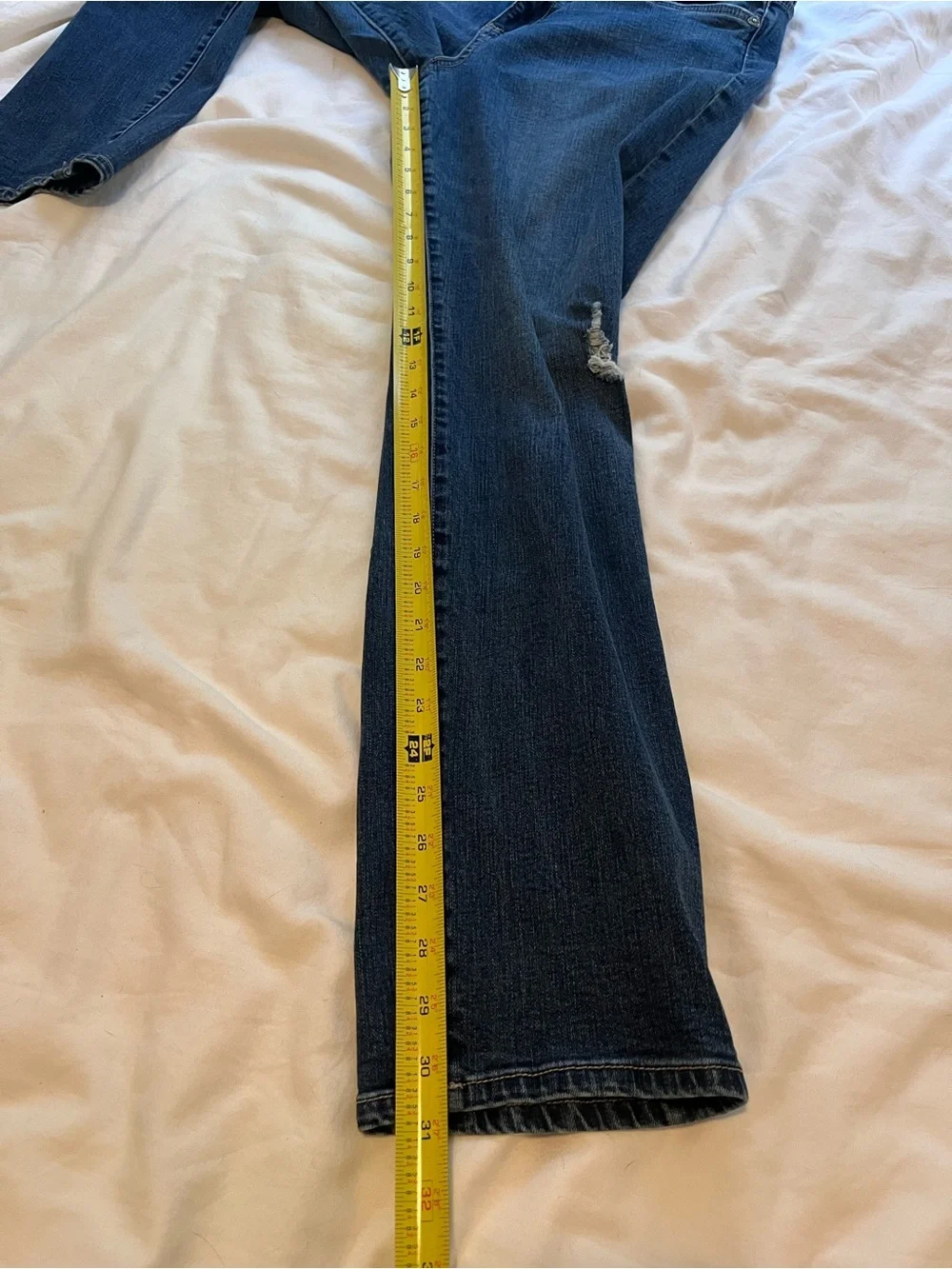 KUT from the Kloth Katy Boyfriend Blue Jeans Distressed Whiskered Size 12 - Picture 8 of 11